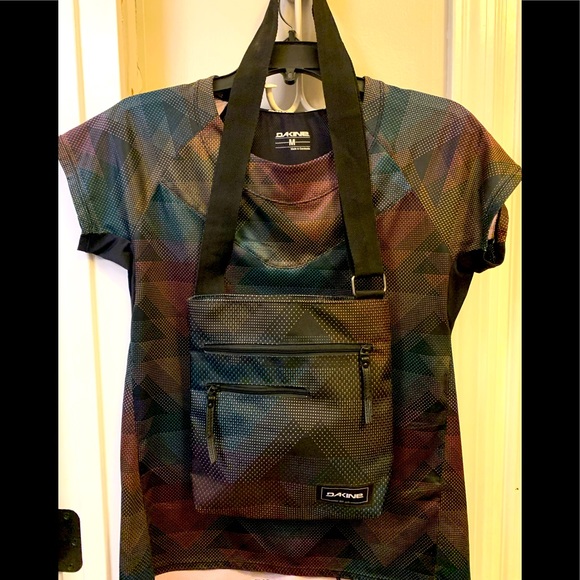 Dakine Tops - Dakine Women's Medium Faye Short Sleeve
Bike Cycling Jersey NWOT. Matching bag.